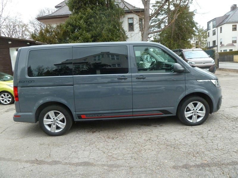 Gebraucht VW Multivan 150 PS (110 kW) 2021 Grau Van