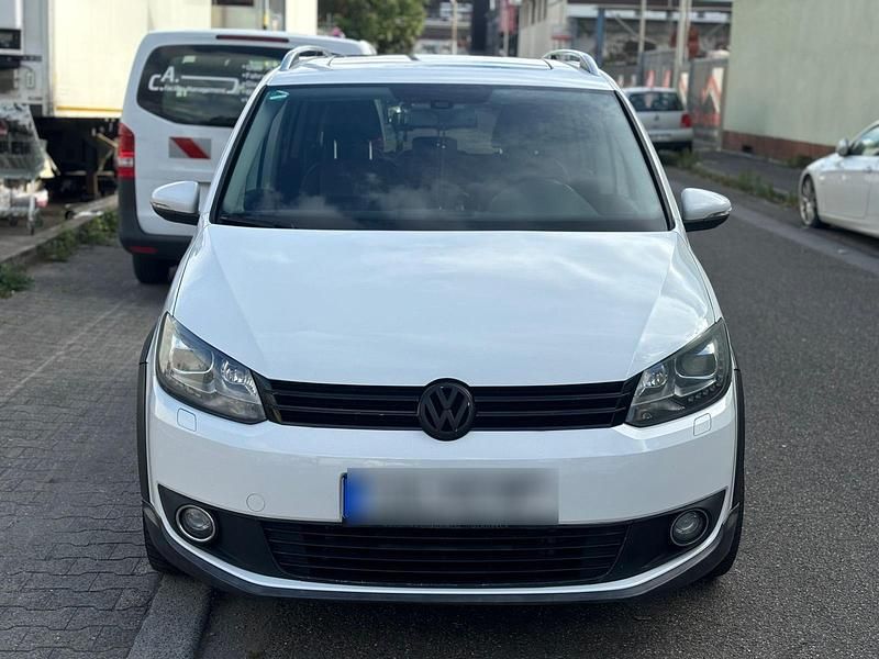 Weiß Gebraucht 2011 VW Touran Cross Van / Kleinbus | 6.900 € (Superpreis) - Bild 1/4