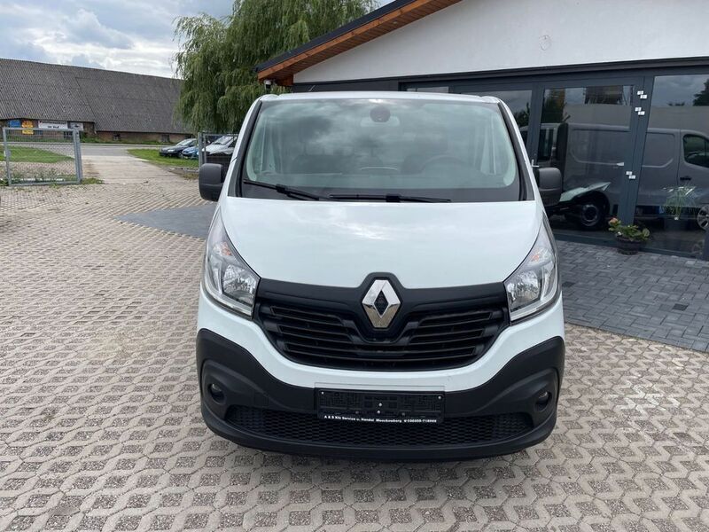 Gebraucht Renault Trafic Komfort 145 PS (106 kW) 2016 Weiß Van / Kleinbus