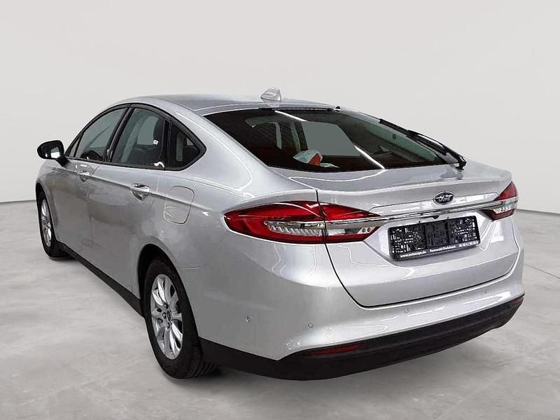 Gebraucht Ford Mondeo Trend 121 PS (88 kW) 2022 Polarsilber metallic Limousine