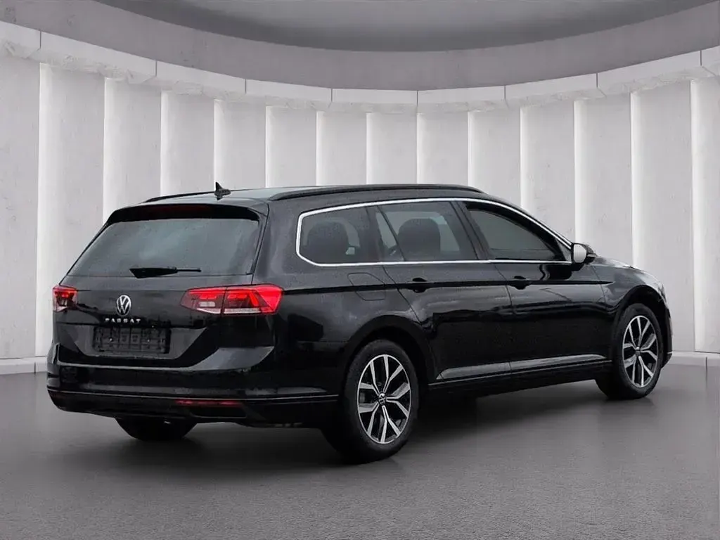 Gebraucht VW Passat R 190 PS (139 kW) 2022 Schwarz Kombi