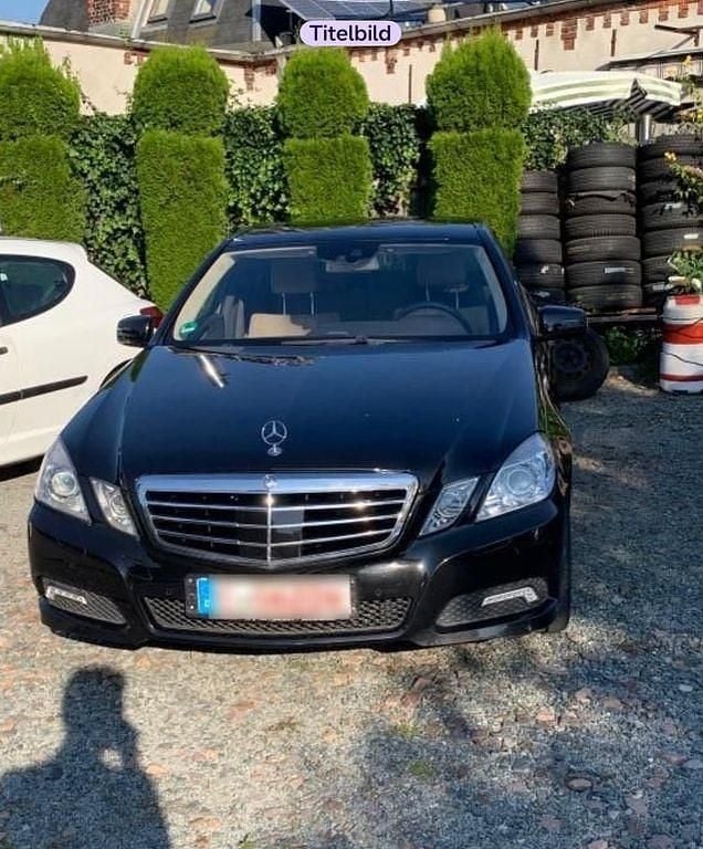 Schwarz Gebraucht 2009 Mercedes E250 Limousine | 10.500 € (Fairer Preis) - Bild 1/4