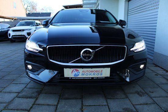 Gebraucht Volvo V60 Core 197 PS (144 kW) 2025 Onyxblack Kombi