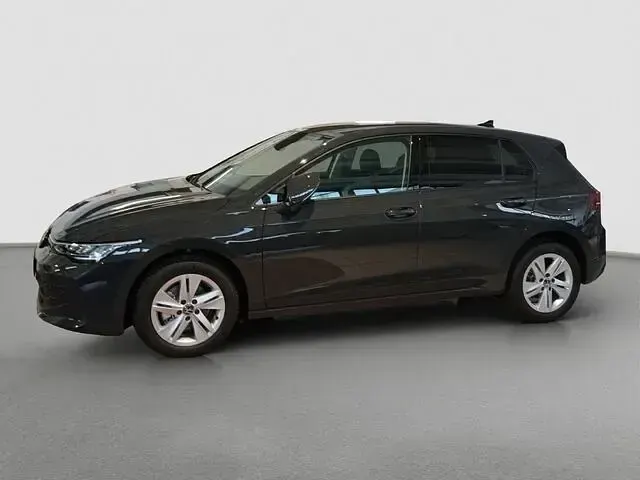 Gebraucht VW Golf VIII Life 116 PS (85 kW) 2026 Grau (uranograu) Limousine