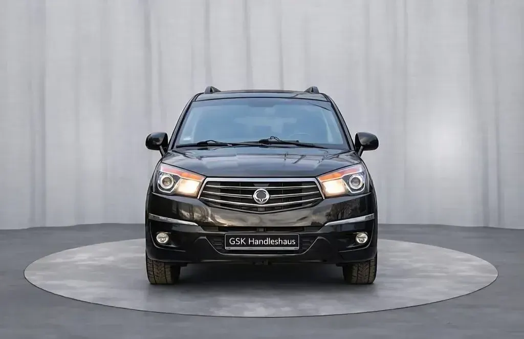 Gebraucht SsangYong Rodius Sapphire 155 PS (114 kW) 2013 Schwarz Van / Kleinbus
