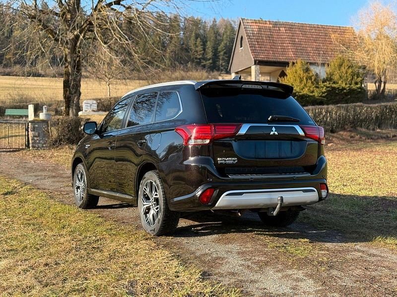 Gebraucht Mitsubishi Outlander P-HEV Plus 224 PS (164 kW) 2020 Schwarz SUV