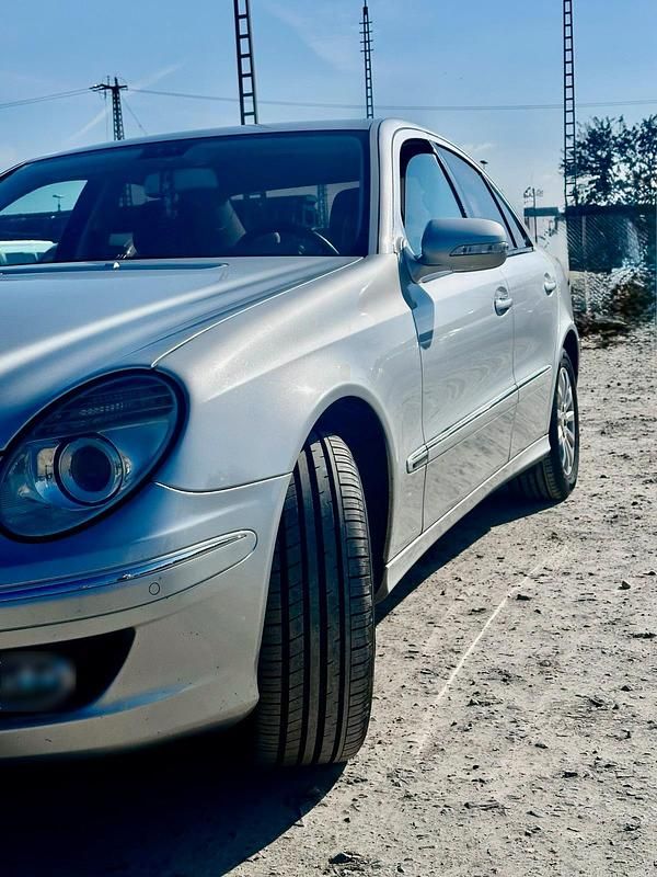 Gebraucht Mercedes E320 Elegance 225 PS (165 kW) 2008 Silber Limousine