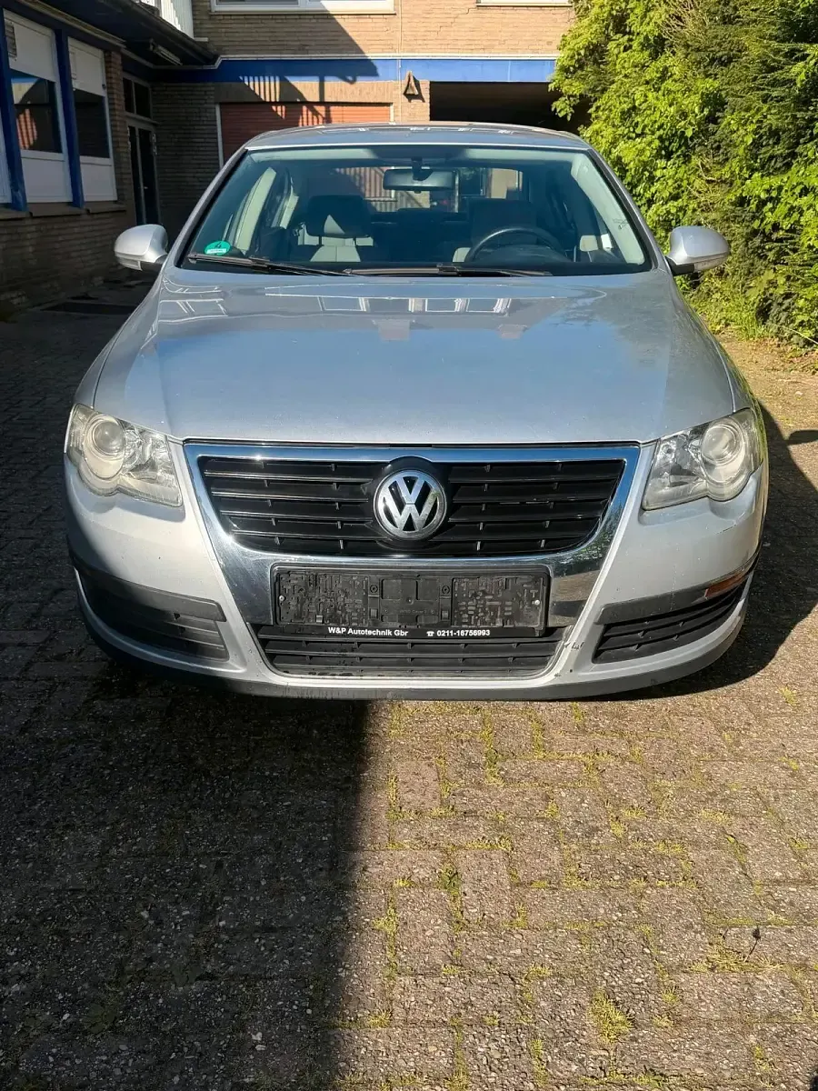 Second-hand VW Passat 115 CP (84 kW) 2005 Argintiu Berlinǎ