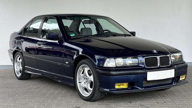 Blau Gebraucht 1994 BMW 318 Sport Line Limousine | 2.290 € - Bild 1/4