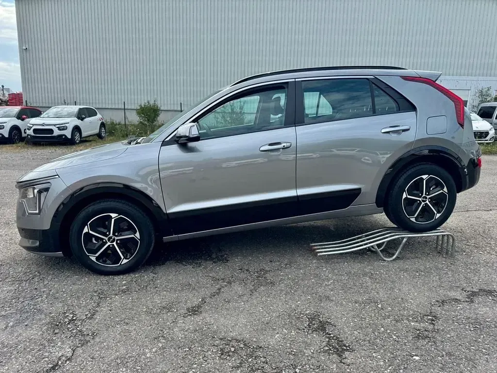 Gebraucht Kia Niro Active 182 PS (133 kW) 2024 Grau SUV