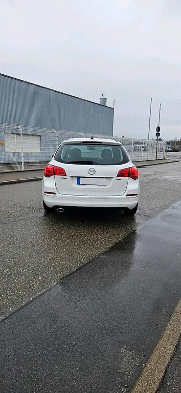 Gebraucht Opel Astra 165 PS (121 kW) 2013 Weiß Kombi