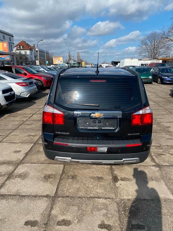 Gebraucht Chevrolet Orlando 164 PS (120 kW) 2011 Schwarz Van / Kleinbus