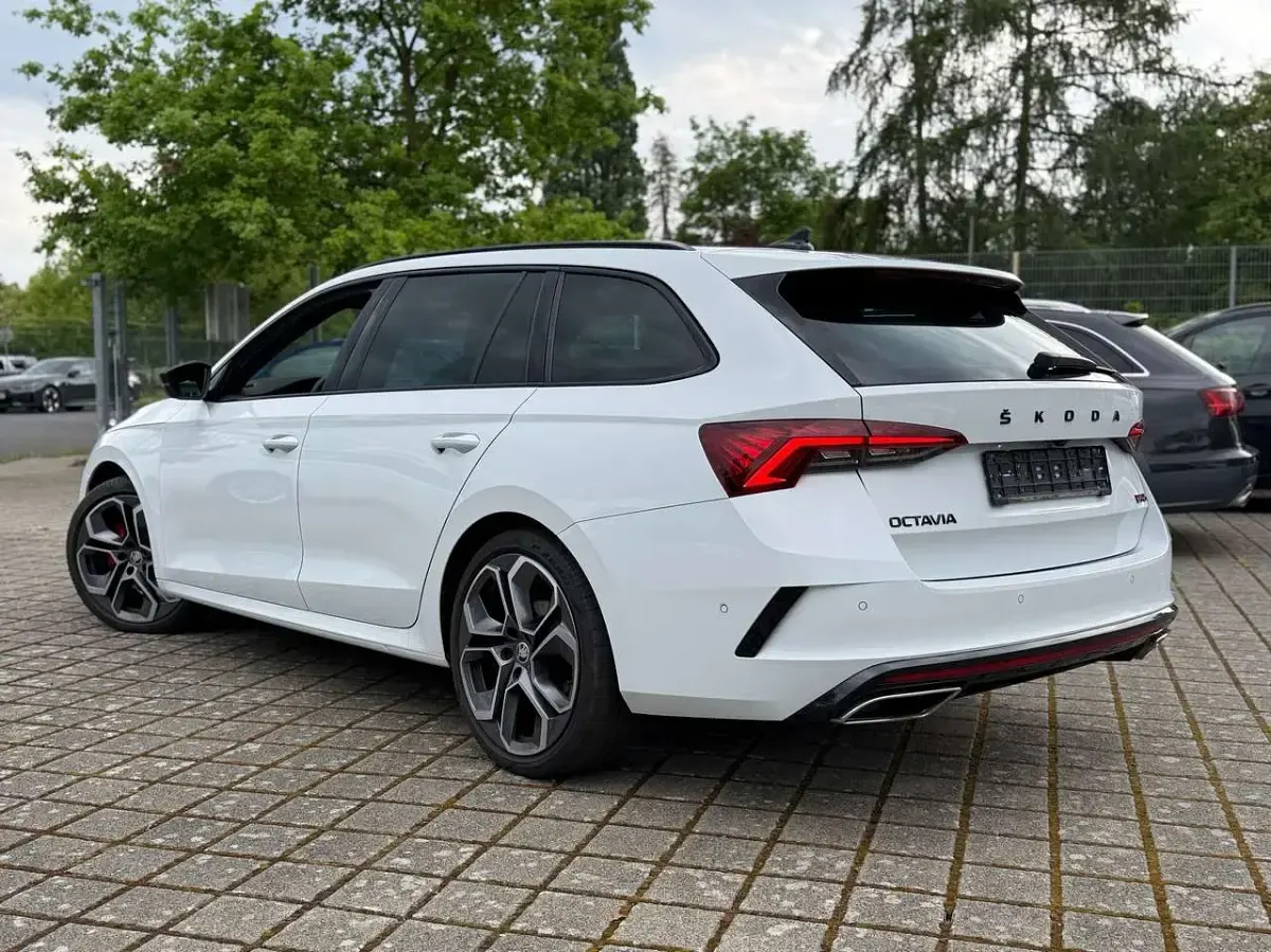 Gebraucht Skoda Octavia RS 200 PS (147 kW) 2022 Moonweiß perleffekt Kombi