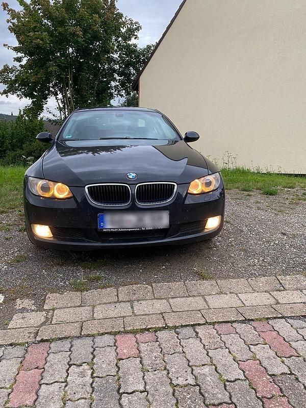 Schwarz Gebraucht 2009 BMW 320 Coupé | 5.000 € (Guter Preis) - Bild 1/4
