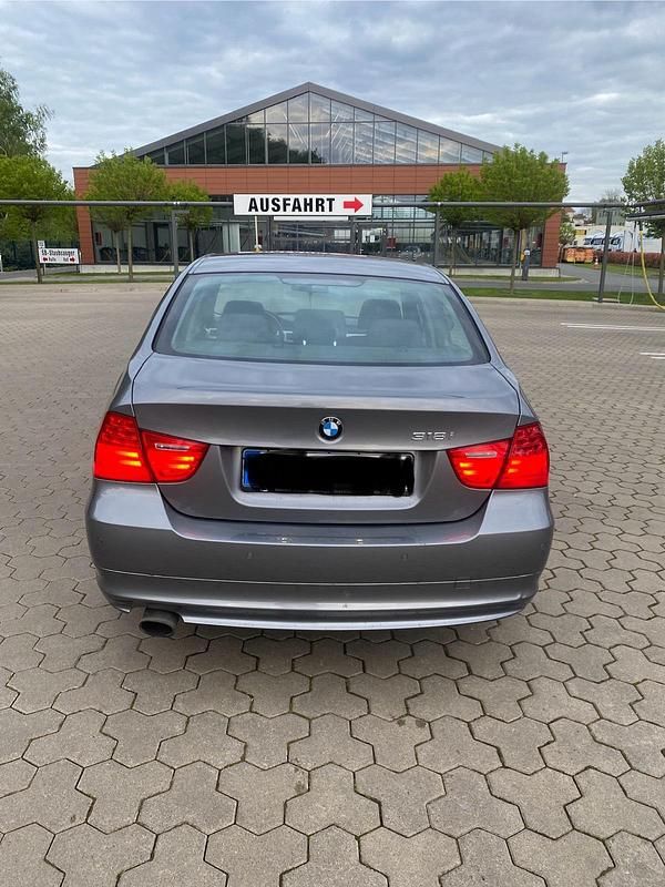 Gebraucht BMW 318 143 PS (105 kW) 2008 Silber Limousine