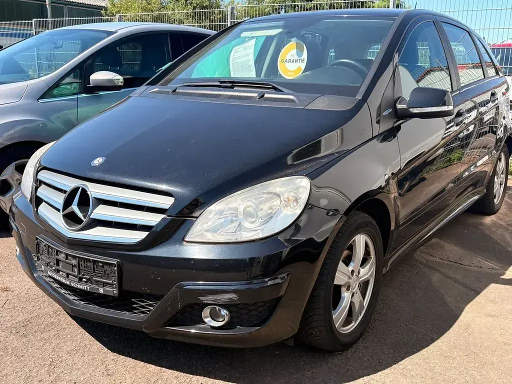 Gebraucht Mercedes B180 116 PS (85 kW) 2011 Kosmosschwarz  metalliclack Kleinwagen