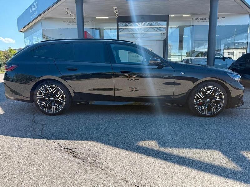 Gebraucht BMW 520 Performance 197 PS (144 kW) 2024 Schwarz Kombi