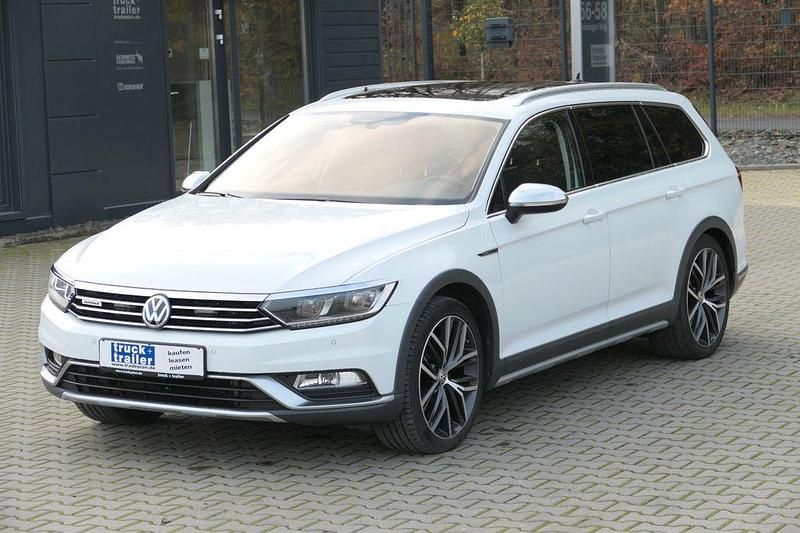 Weiß Gebraucht 2018 VW Passat Alltrack Kombi | 28.800 € (Teuer) - Bild 1/4