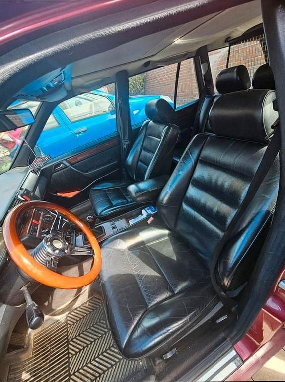 Gebraucht Mercedes E300 178 PS (130 kW) 1992 Rot Kombi