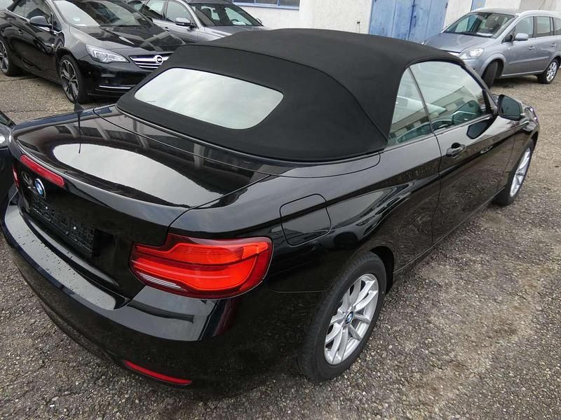 Gebraucht BMW 218 136 PS (100 kW) 2018 Schwarz ii/bonnet fluid black Cabrio