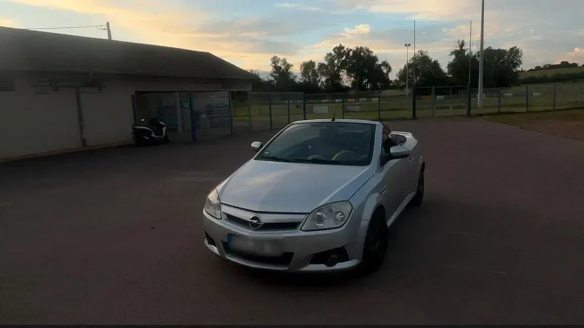 Gebraucht Opel Tigra 90 PS (66 kW) 2005 Grau Cabrio