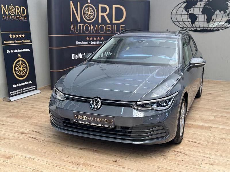 Delfingrau metallic (metallic) Gebraucht 2023 VW Golf VIII Life Kombi | 22.949 € (Guter Preis) - Bild 1/3