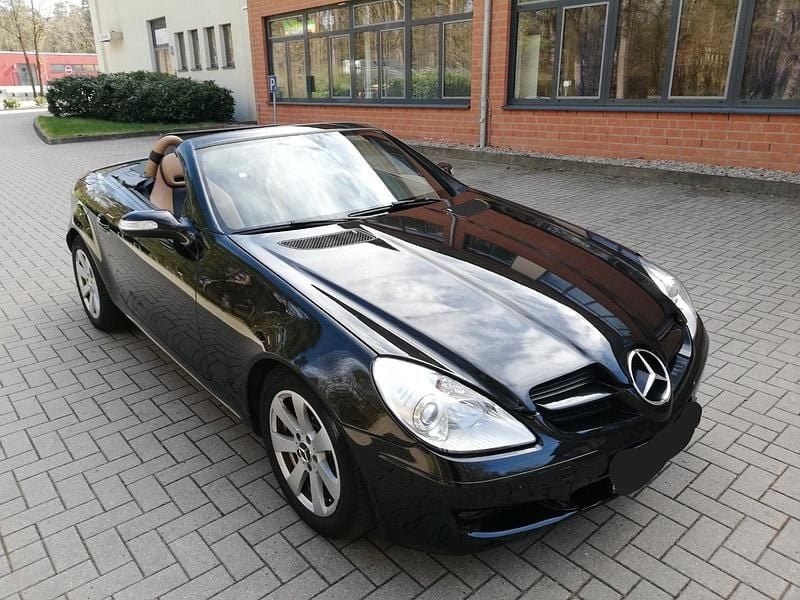 Second-hand Mercedes SLK200 163 CP (119 kW) 2005 Negru Cabrio