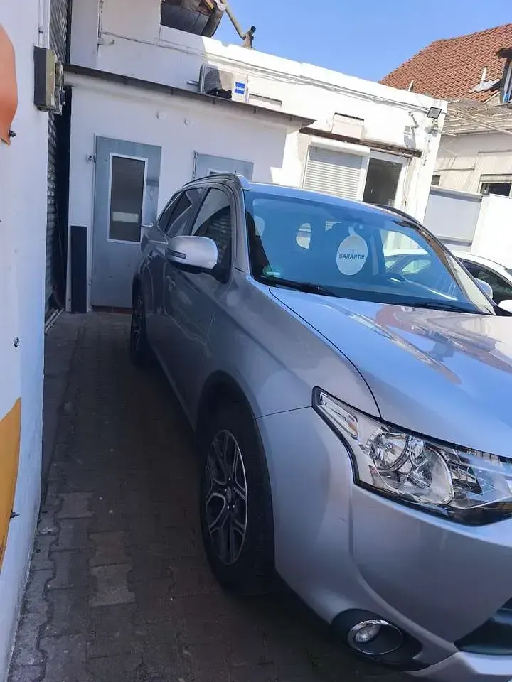 Gebraucht Mitsubishi Outlander Plus 150 PS (110 kW) 2015 Coolsilber (m) SUV