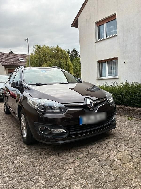 Braun Gebraucht 2016 Renault Mégane III LIMITED Kombi | 8.799 € (Teuer) - Bild 1/4