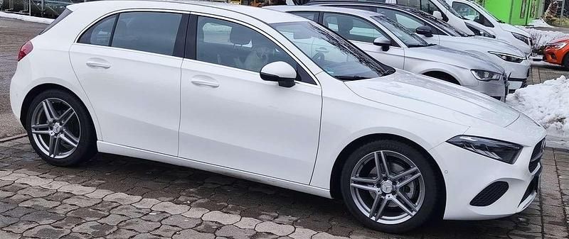 Weiß Gebraucht 2024 Mercedes A200 Kleinwagen | 26.500 € (Superpreis) - Bild 1/4