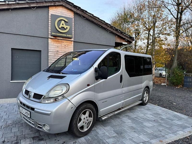 Grau Gebraucht 2005 Renault Trafic Privilege Van / Kleinbus | 5.770 € - Bild 1/4