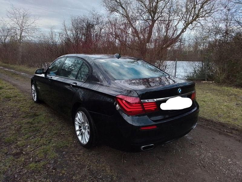 Gebraucht BMW 750 M Sport 435 PS (319 kW) 2014 Schwarz Limousine