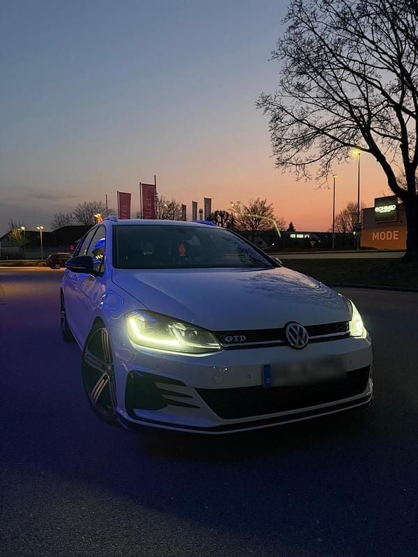 Second-hand VW Golf VII 150 CP (110 kW) 2018 Alb Break