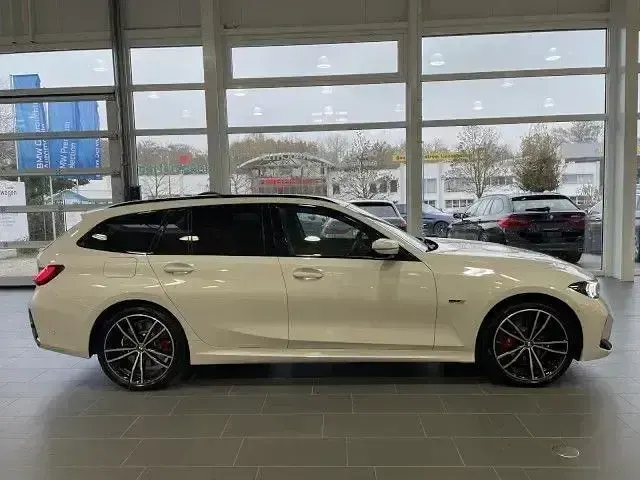 Gebraucht BMW 330e Sport Line 292 PS (214 kW) 2022 Weiß Kombi