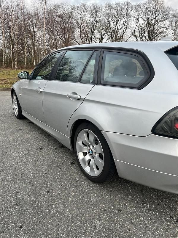 Gebraucht BMW 320 163 PS (119 kW) 2007 Silber Kombi