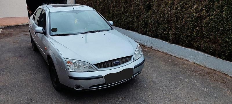 Gebraucht Ford Mondeo 146 PS (107 kW) 2001 Silber Limousine