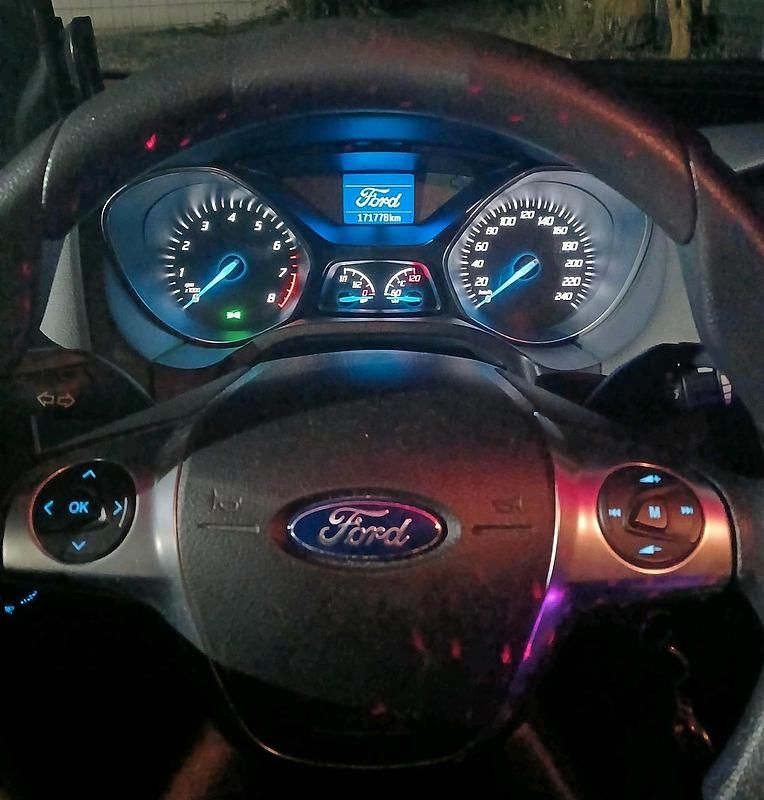 Gebraucht Ford Focus 100 PS (73 kW) 2013 Grau Kombi