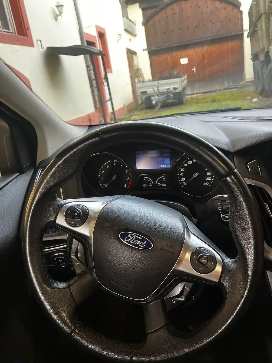 Gebraucht Ford Focus Titanium 125 PS (91 kW) 2012 Schwarz Kombi