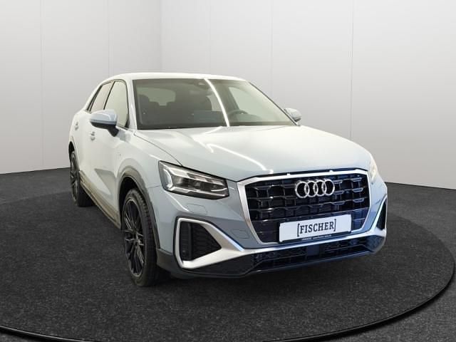 Neu Audi Q2 S-Line 150 PS (110 kW) 2025 Grau SUV