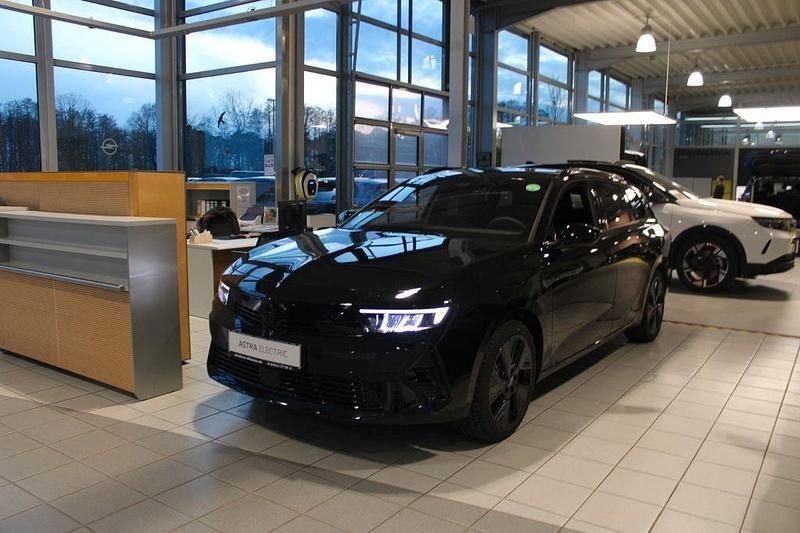 Neu Opel Astra 114 kW (156 PS) 2026 Schwarz Kombi