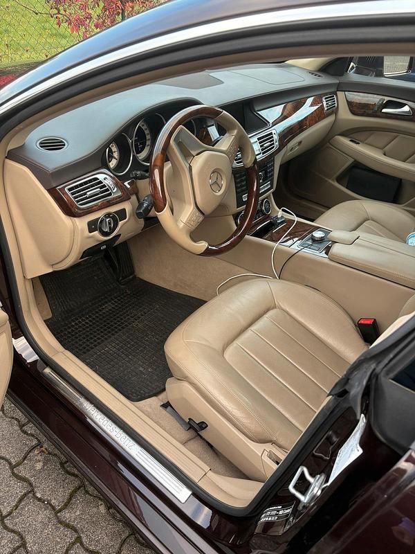 Gebraucht Mercedes CLS350 308 PS (226 kW) 2011 Rot Coupé