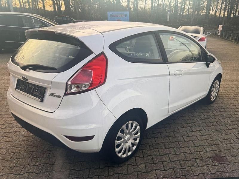 Gebraucht Ford Fiesta Trend 60 PS (44 kW) 2017 Weiß Kleinwagen