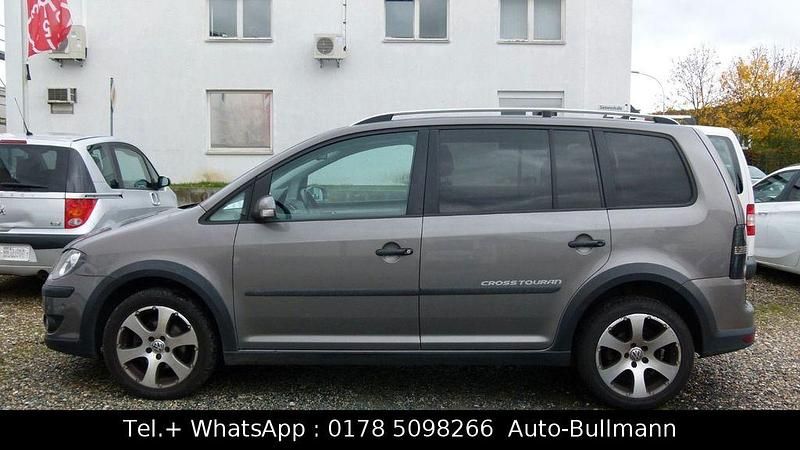Grau Gebraucht 2007 VW Touran Cross Van / Kleinbus | 3.900 € (Fairer Preis) - Bild 1/4