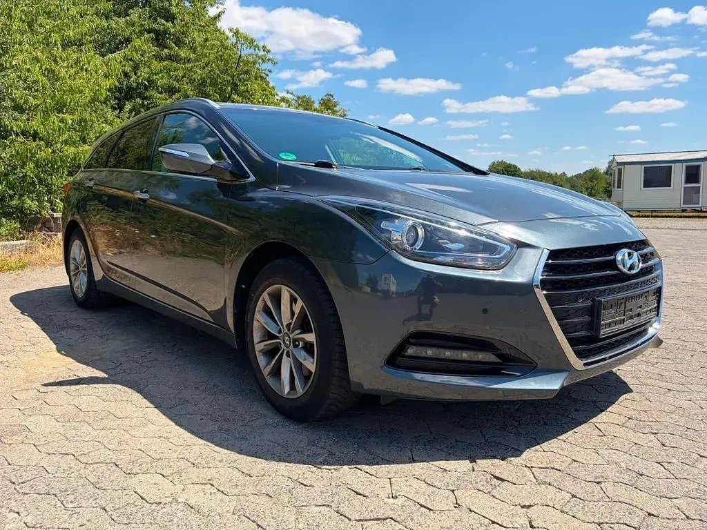 Gebraucht Hyundai i40 Trend 116 PS (85 kW) 2017 Grau Kombi