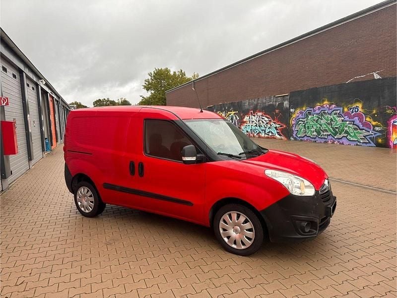 Rot Gebraucht 2012 Opel Combo Van / Kleinbus | 5.299 € (Guter Preis) - Bild 1/4