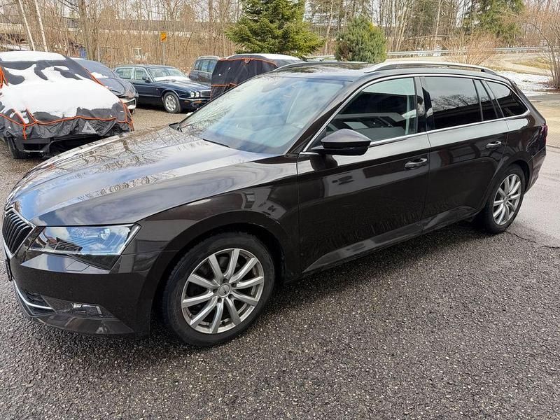 Gebraucht Skoda Superb Style 190 PS (139 kW) 2016 Braun Kombi