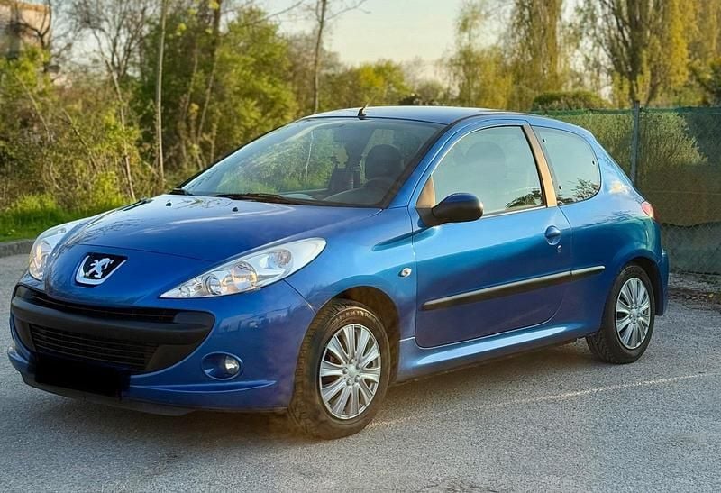 Gebraucht Peugeot 206+ 75 PS (55 kW) 2010 Blau Kleinwagen