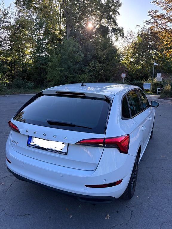 Gebraucht Skoda Scala Ambition 116 PS (85 kW) 2019 Weiß Kleinwagen
