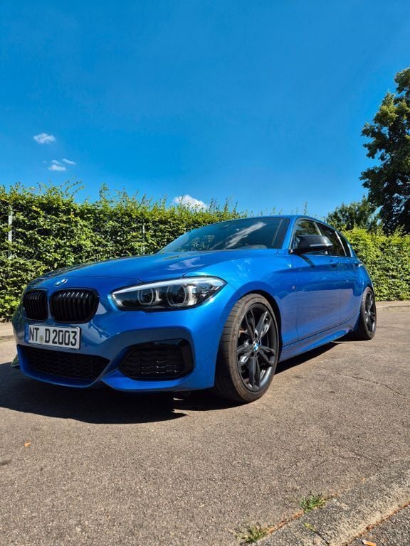 Blau Gebraucht 2017 BMW M140 M Sport Limousine | 31.199 € (Fairer Preis) - Bild 1/4