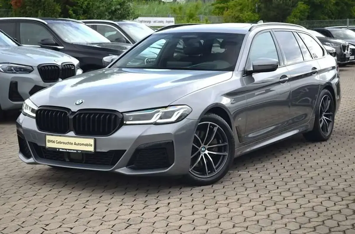 Gebraucht BMW 520 M Sport 190 PS (139 kW) 2023 Grau Limousine